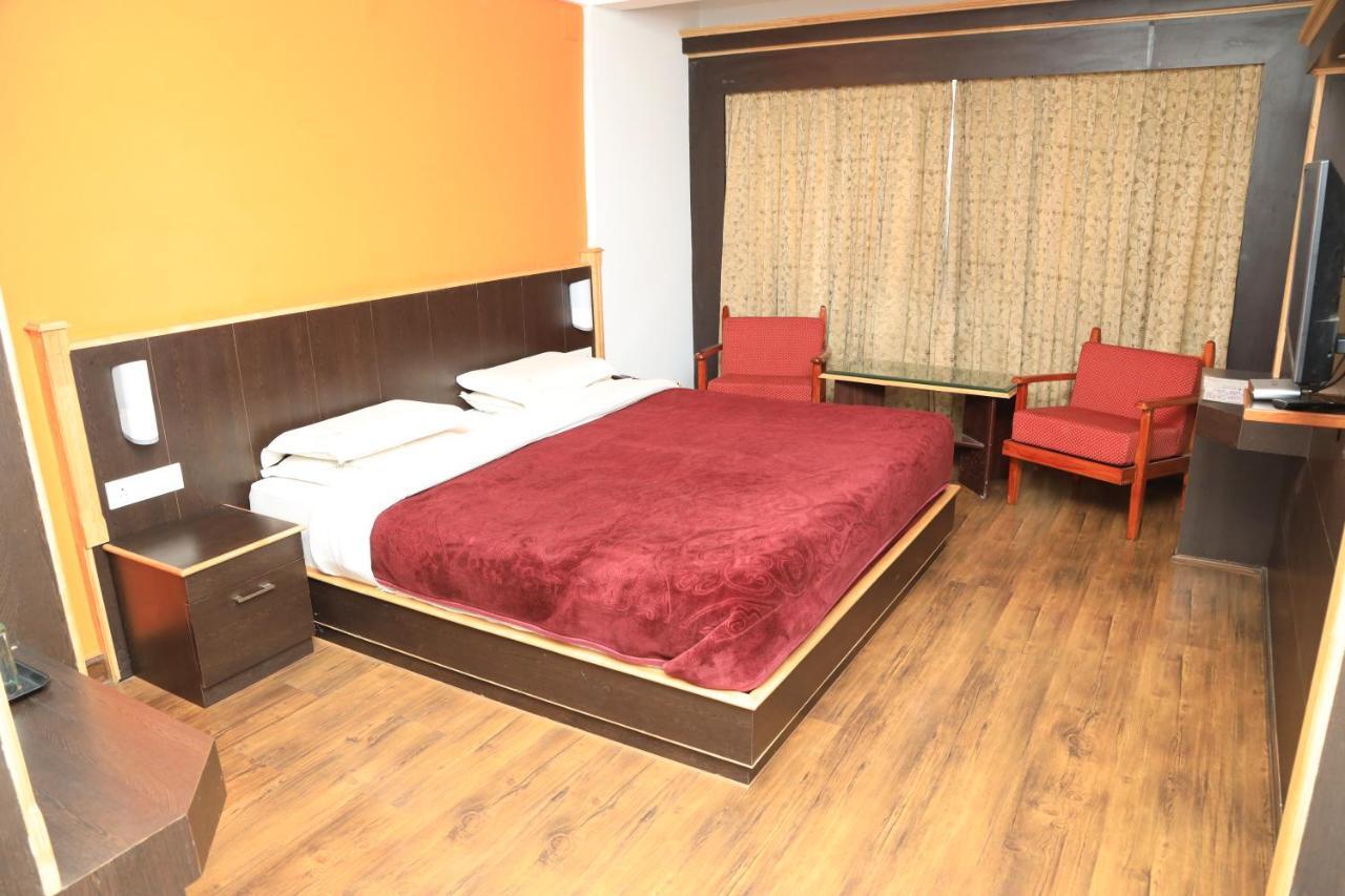 Hotel Durga Утакаманд Экстерьер фото
